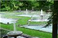 Sự kết hợp tuyệt vời giữa vườn cây và các đài phun nước trong một khu vườn mang phong cách cổ điển của Italy.