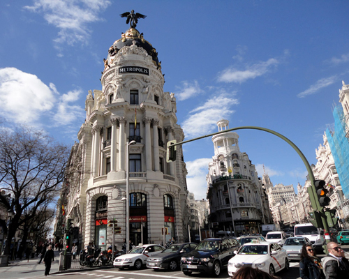 Tòa nhà Metropolis là địa điểm nổi tiếng và được nhiều du khách chụp ảnh nhất ở thành phố Madrid