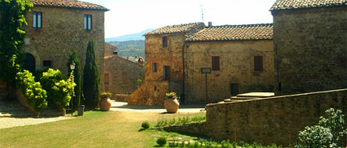 Lâu đài Porrona ở vùng Tuscany, Italy với giá phòng 193 USD một đêm.