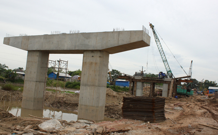 Một số trụ cầu đã hoàn thành như trụ T1, T5, T14 T15