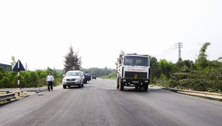 Các nhà thầu đã thảm được hơn 20km trên tổng số gần 36km của Dự án